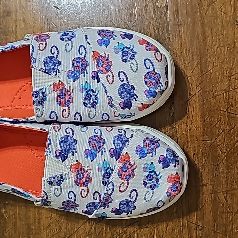 S:3.5 Toms Youth Slip on Shoes - Picture 5 of 14